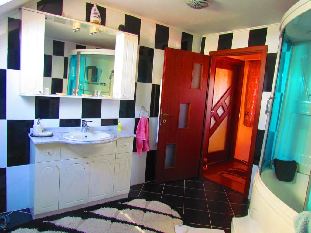 فندق Amelia House Făgăraş المظهر الخارجي الصورة
